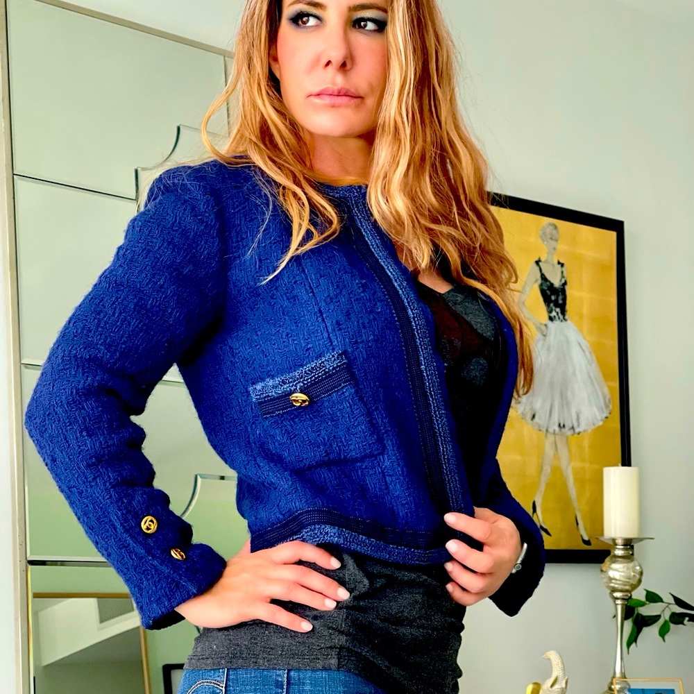Super cute CHANEL boutique cropped Vintage jacket and skirt!